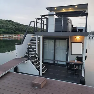 Botel Floating House Sena Pula